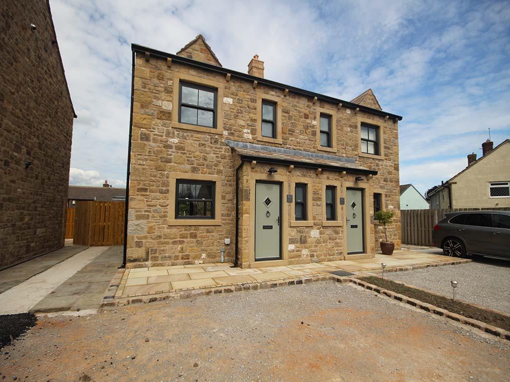 3 bedroom semi-detached house To Let in Barnoldswick - Main Image